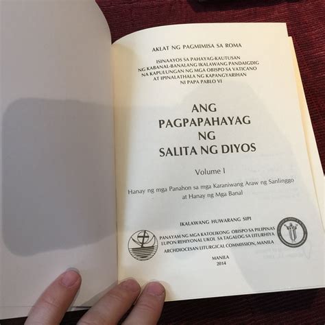 Habang Nagpapatuyo ng Buhok ay Binabasa Naman Ang Puday.
